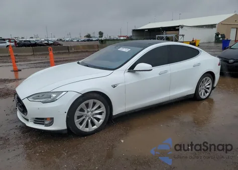 2014 Tesla Model S z USA, uszkodzony, nr VIN 5YJSA1H15EFP56750